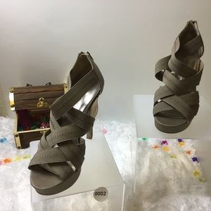Women Platform Heels NWOT 002